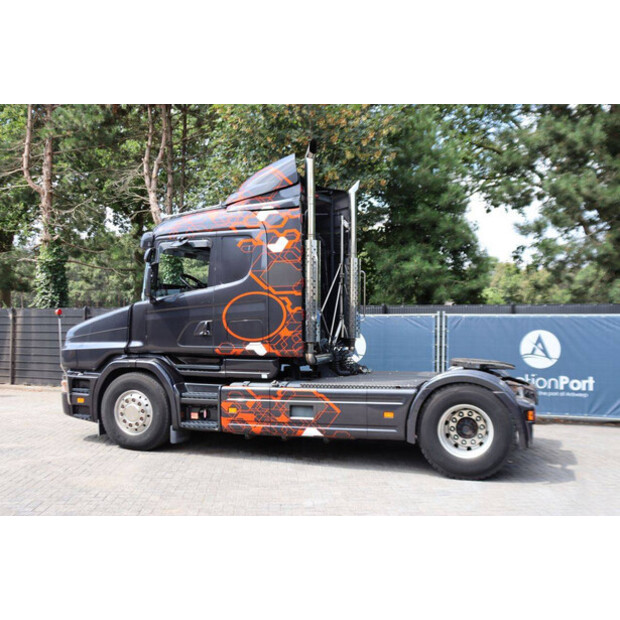 2001 Scania T124-49015378