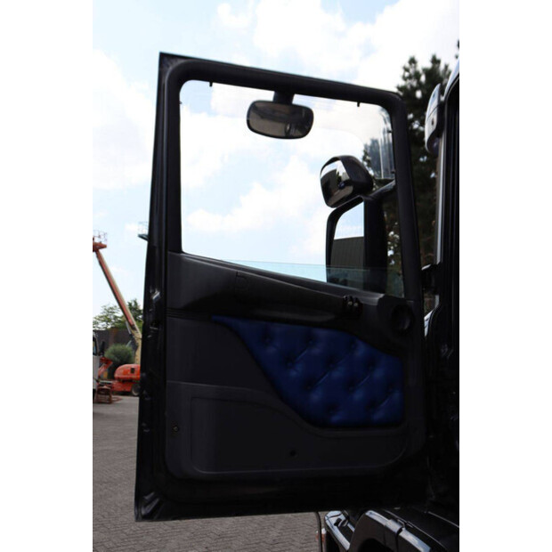 2001 Scania T124-49015405