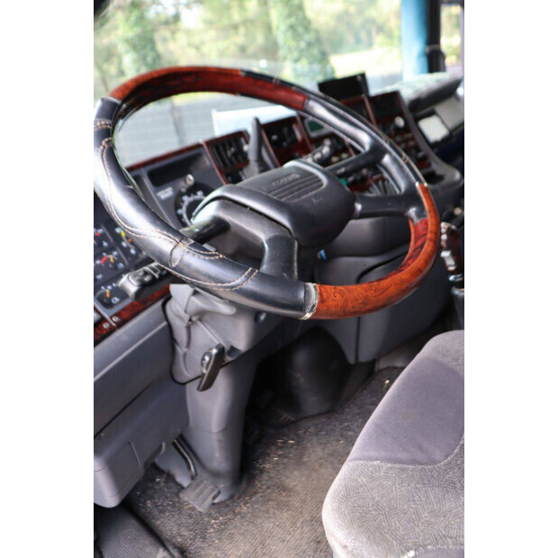 2001 Scania T124-49015412