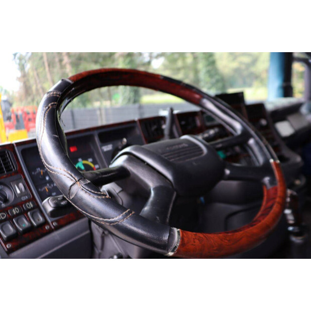 2001 Scania T124-49015413