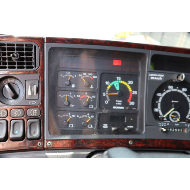 2001 Scania T124-49015418