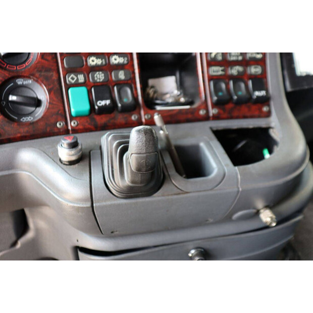 2001 Scania T124-49015426