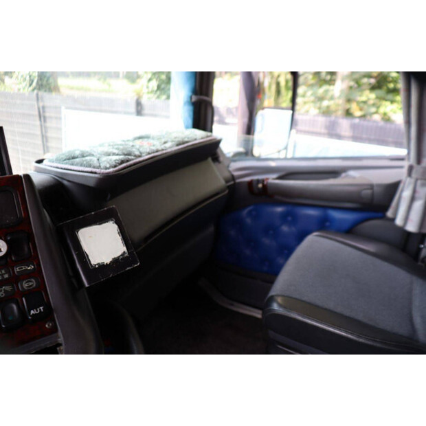 2001 Scania T124-49015430