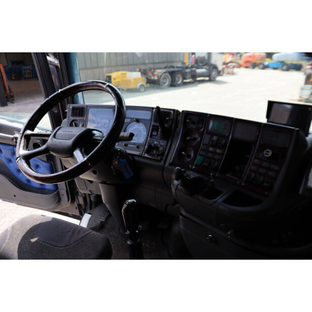 2001 Scania T124-49015431