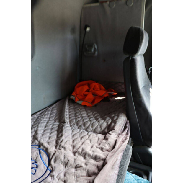 2001 Scania T124-49015435