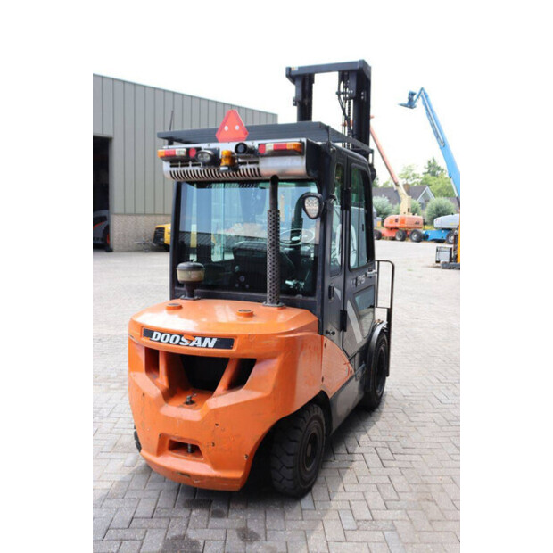 2020 Doosan D35C-7-49015679