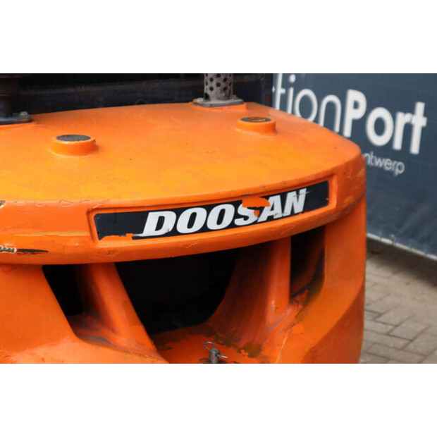 2020 Doosan D35C-7-49015695
