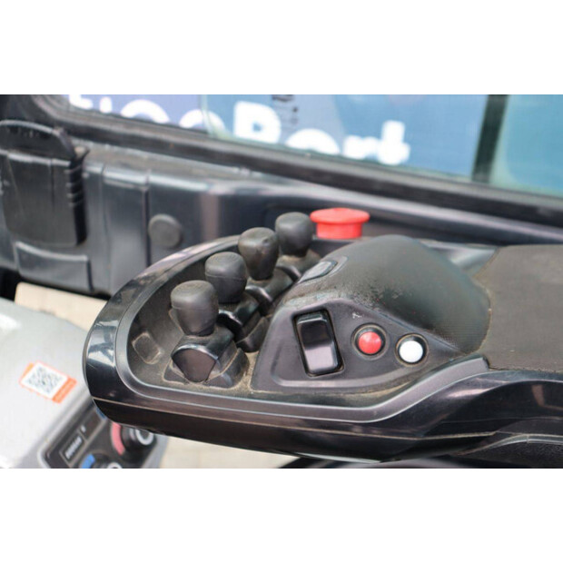 2020 Doosan D35C-7-49015704