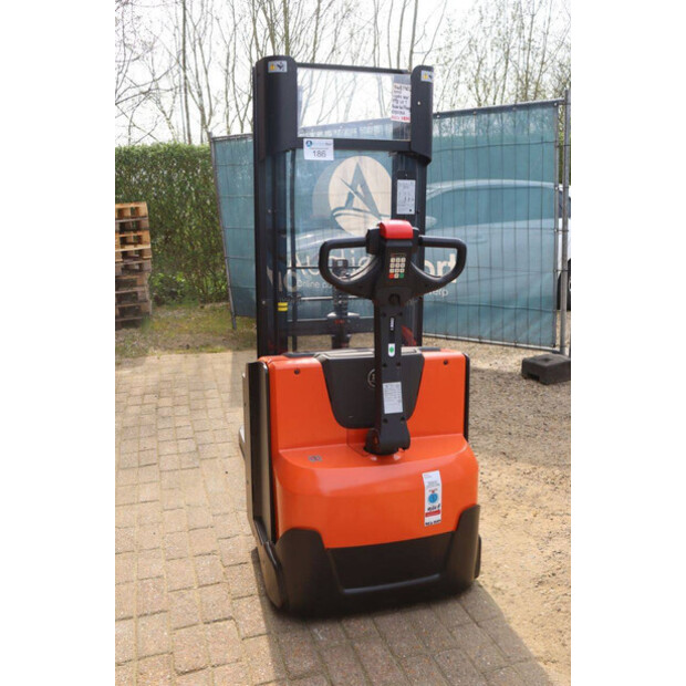 2015 BT SWE140L-49016350