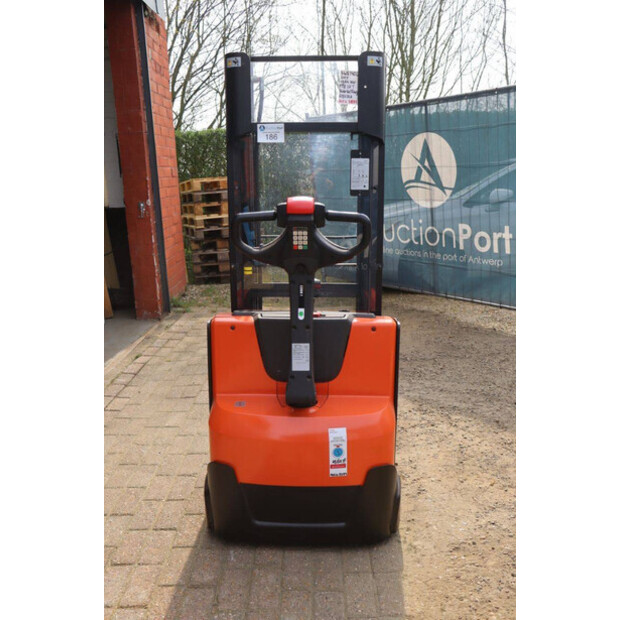 2015 BT SWE140L-49016351