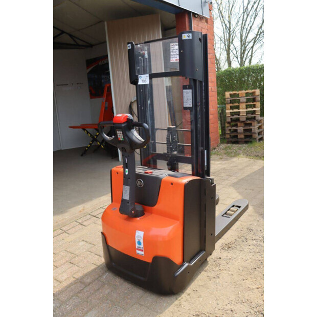 2015 BT SWE140L-49016352