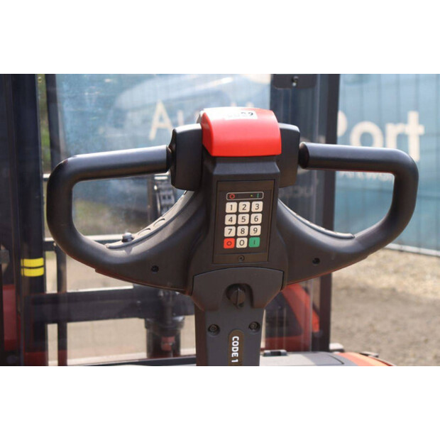 2015 BT SWE140L-49016359