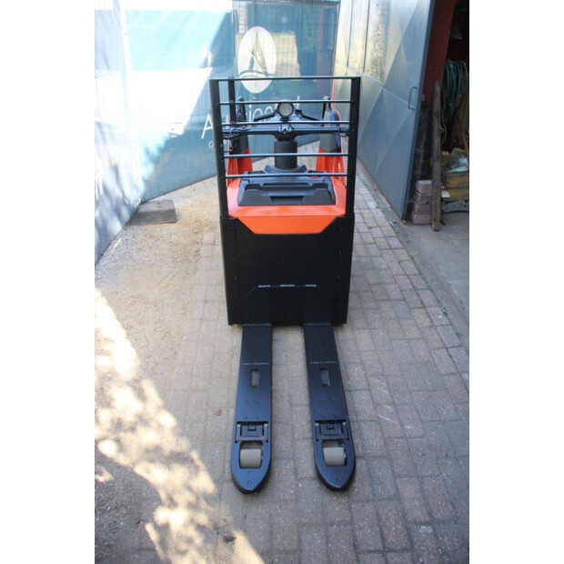 2021 تويوتا LPE220-49016464
