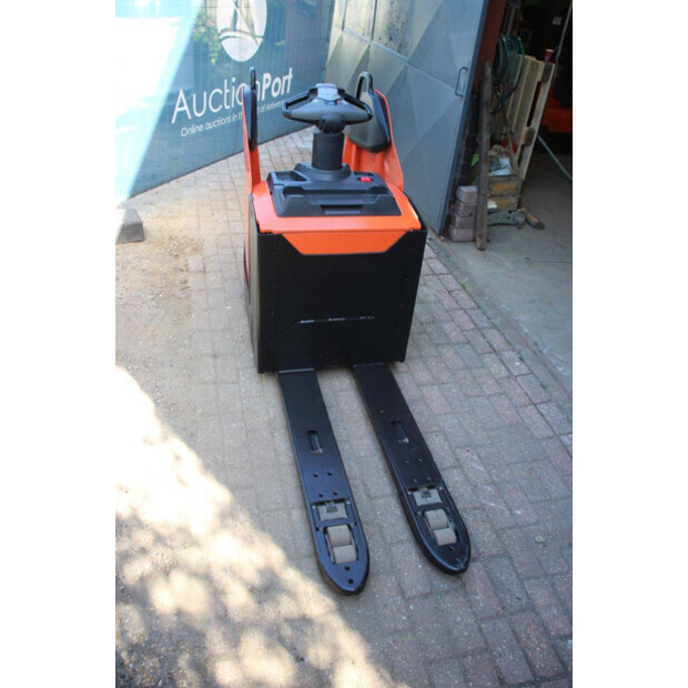 2020 Toyota LPE200-49016485