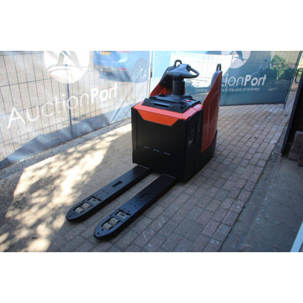2020 Toyota LPE200-49016487