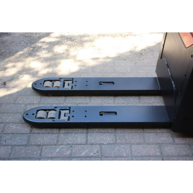 2020 Toyota LPE200-49016489