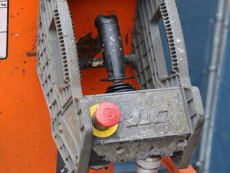 2004-jlg-2646es-1485330-49016878