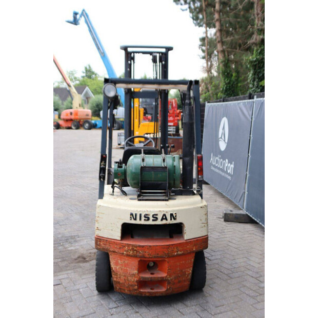1997 نيسان PJ01A18U-49017156