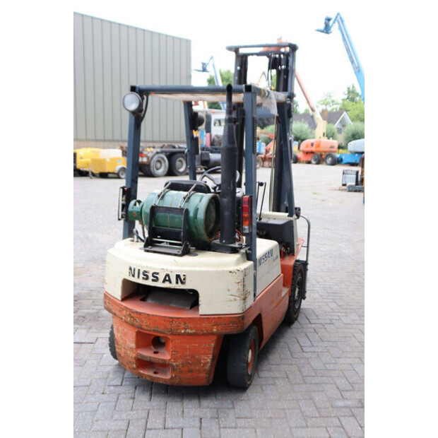 1997 نيسان PJ01A18U-49017157