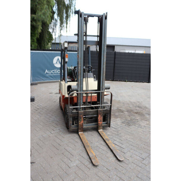 1997 نيسان PJ01A18U-49017158