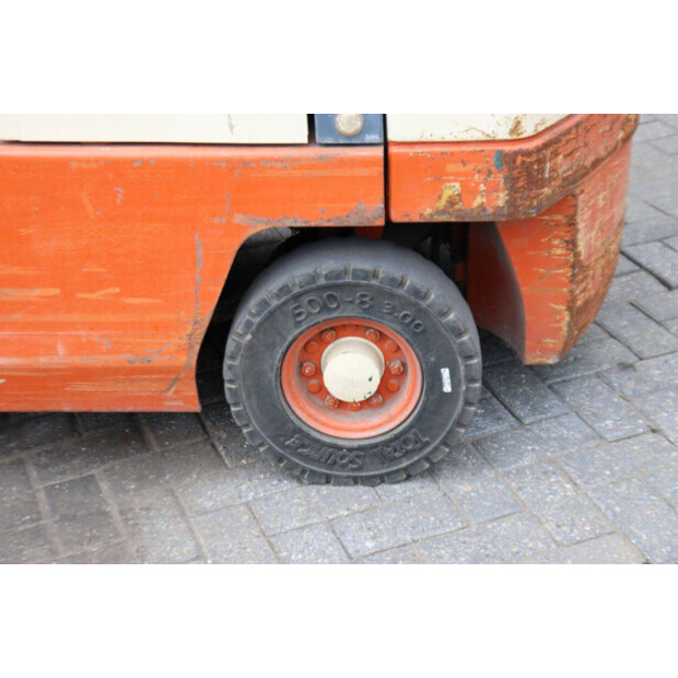 1997 نيسان PJ01A18U-49017168