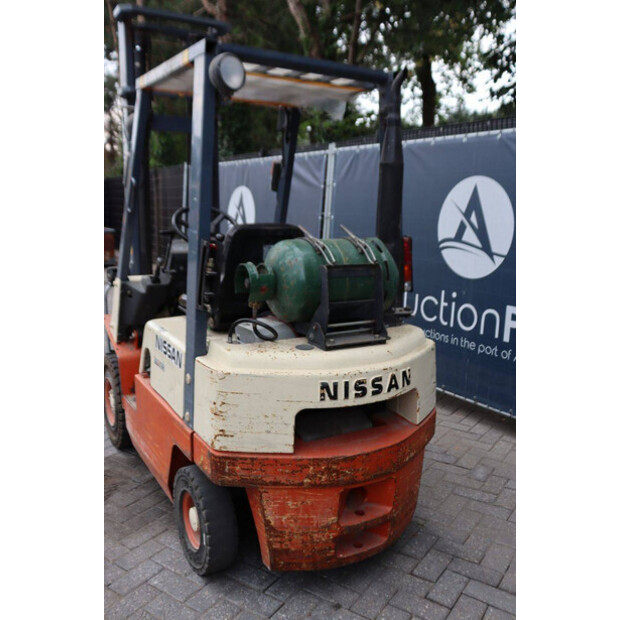 1997 نيسان PJ01A18U-49017169