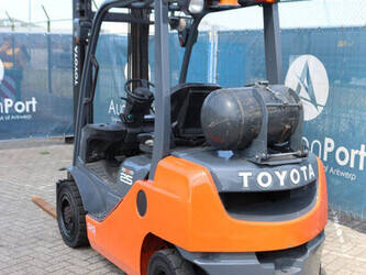 2017-toyota-02-2fg25-49017535