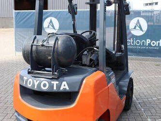 2017-toyota-02-2fg25-49017537