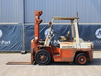 datsun-yf03-1485384-49018488