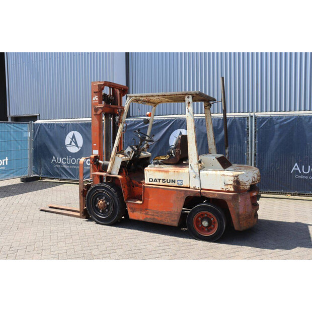 Datsun YF03-49018489