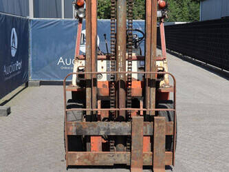 datsun-yf03-1485384-49018494