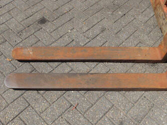 datsun-yf03-1485384-49018497