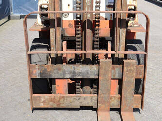 datsun-yf03-1485384-49018498
