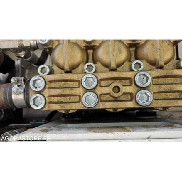 2021 هولدر B-49024170