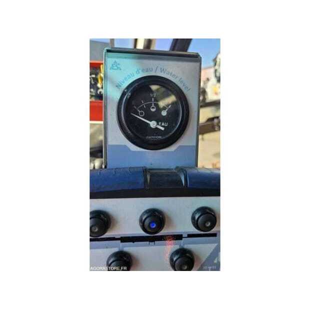 2021 هولدر B-49024175