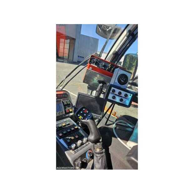 2021 هولدر B-49024183