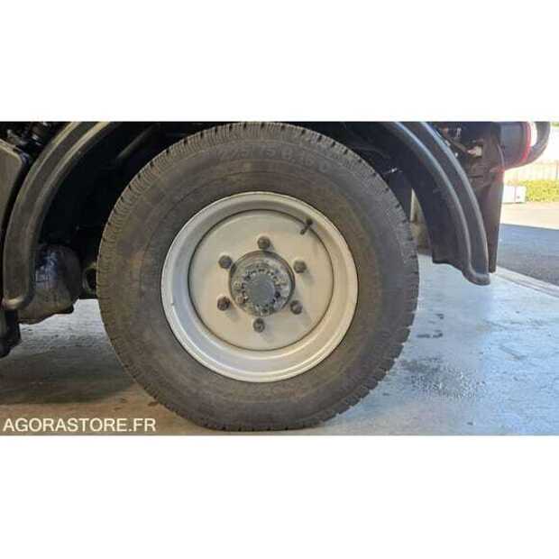 2021 هولدر B-49024185