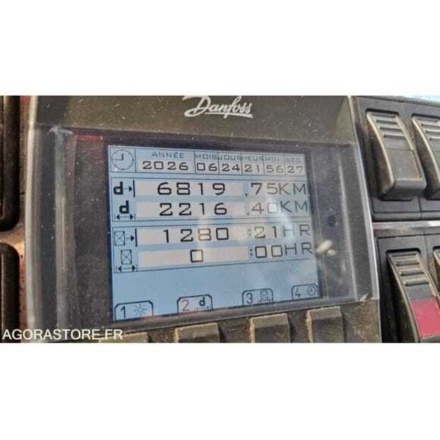 2021 هولدر B-49024186