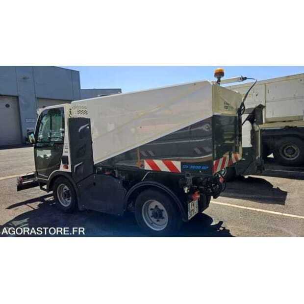 2021 هولدر B-49024194