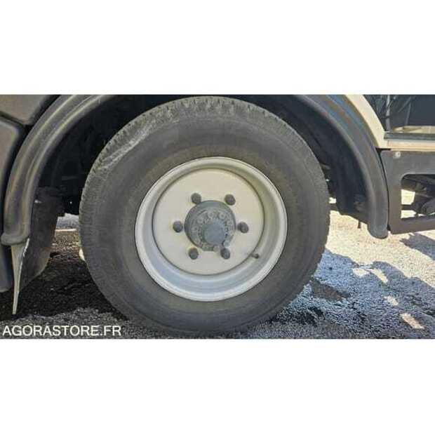 2021 هولدر B-49024198