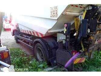 2011-mitsubishi-canter-1485538-49024282