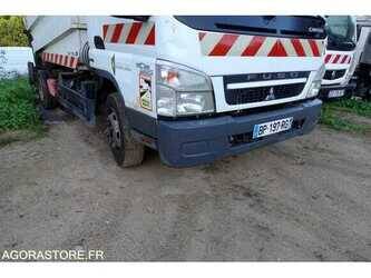 2011-mitsubishi-canter-1485538-49024288