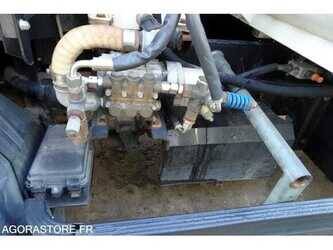 2011-mitsubishi-canter-1485538-49024305