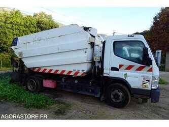 2011-mitsubishi-canter-1485538-49024321