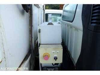 2011-mitsubishi-canter-1485538-49024324