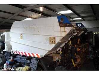 2011-mitsubishi-canter-1485554-49024557