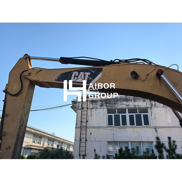 2017 كاتربيلر 320D-49025200