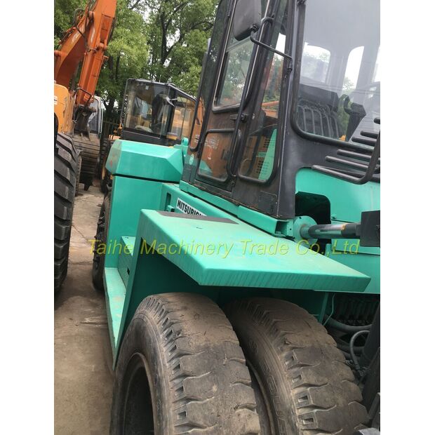 2018 ميتسوبيشي FD100-49025239