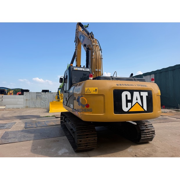 2019 Caterpillar 320D2L-49025449
