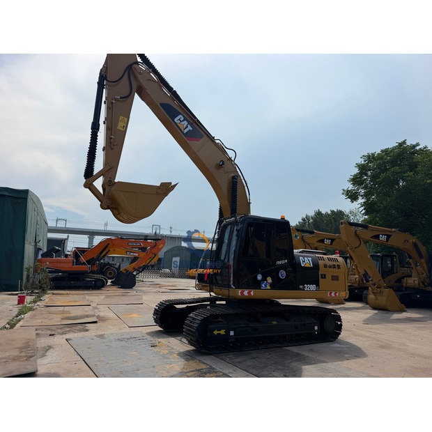 2019 Caterpillar 320D2L-49025450